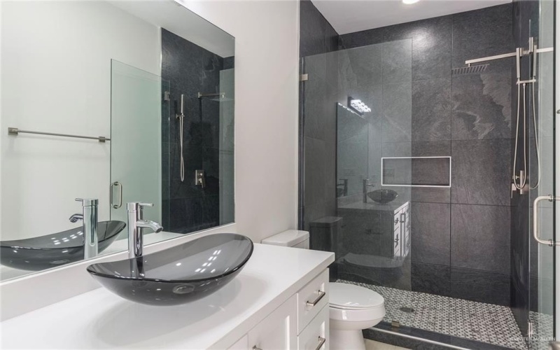 5703 N 44th Lane, McAllen, TX 78504, 3 Habitaciones Habitaciones , ,3 BañosBaños,Residential,En Venta,5703 N 44th Lane,458918