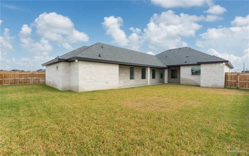 5703 N 44th Lane, McAllen, TX 78504, 3 Habitaciones Habitaciones , ,3 BañosBaños,Residential,En Venta,5703 N 44th Lane,458918