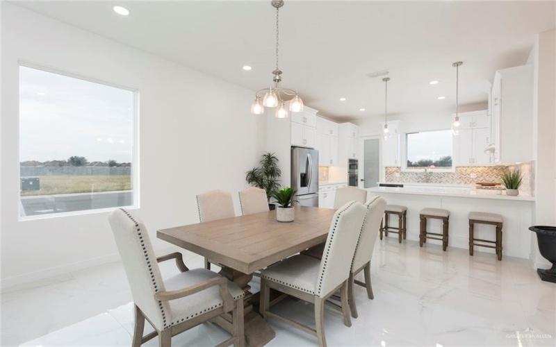 5703 N 44th Lane, McAllen, TX 78504, 3 Habitaciones Habitaciones , ,3 BañosBaños,Residential,En Venta,5703 N 44th Lane,458918