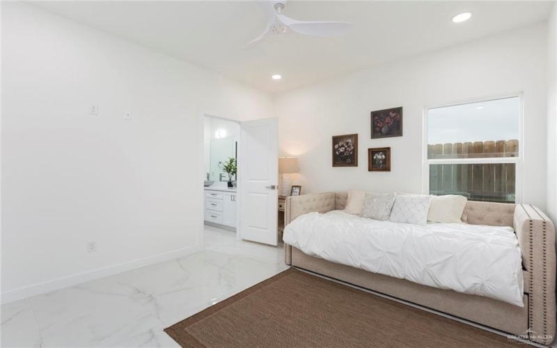 5703 N 44th Lane, McAllen, TX 78504, 3 Habitaciones Habitaciones , ,3 BañosBaños,Residential,En Venta,5703 N 44th Lane,458918