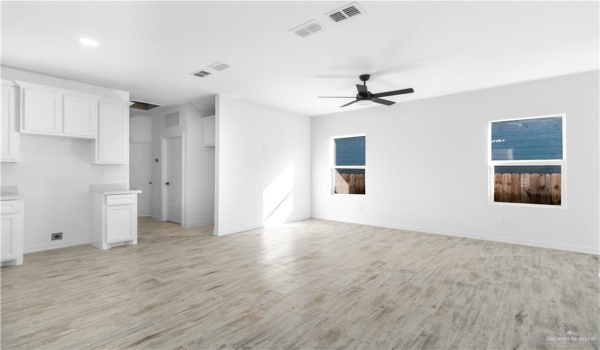 710 N Illinois Avenue, Weslaco, TX 78596, 3 Bedrooms Bedrooms, ,2 BathroomsBathrooms,Residential,For Sale,710 N Illinois Avenue,458930
