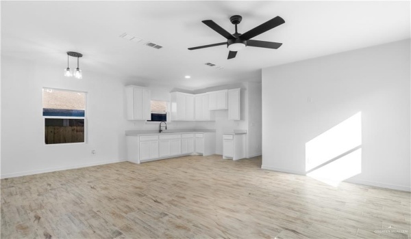 710 N Illinois Avenue, Weslaco, TX 78596, 3 Bedrooms Bedrooms, ,2 BathroomsBathrooms,Residential,For Sale,710 N Illinois Avenue,458930