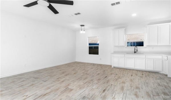 710 N Illinois Avenue, Weslaco, TX 78596, 3 Bedrooms Bedrooms, ,2 BathroomsBathrooms,Residential,For Sale,710 N Illinois Avenue,458930