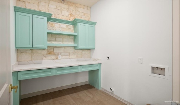 4913 N 28th Street, McAllen, TX 78504, 4 Bedrooms Bedrooms, ,5 BathroomsBathrooms,Residential,For Sale,4913 N 28th Street,459497
