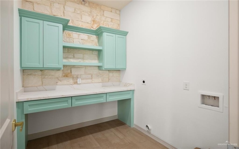 4913 N 28th Street, McAllen, TX 78504, 4 Bedrooms Bedrooms, ,5 BathroomsBathrooms,Residential,For Sale,4913 N 28th Street,459497