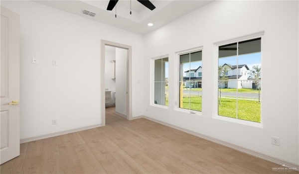 4913 N 28th Street, McAllen, TX 78504, 4 Bedrooms Bedrooms, ,5 BathroomsBathrooms,Residential,For Sale,4913 N 28th Street,459497