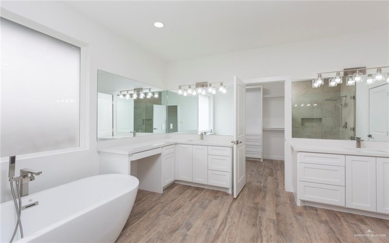 5802 N 45th Lane, McAllen, TX 78504, 3 Habitaciones Habitaciones , ,3 BañosBaños,Residential,En Venta,5802 N 45th Lane,459601