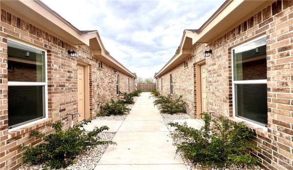 1800 Columbia Street, Weslaco, TX 78596, ,Residential Multi Family,En Venta,1800 Columbia Street,459664