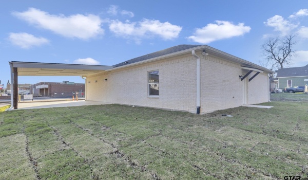602 N Bois D Arc, Tyler, TX 75702, 3 Bedrooms Bedrooms, ,2 BathroomsBathrooms,Residential,For Sale,602 N Bois D Arc,25000130