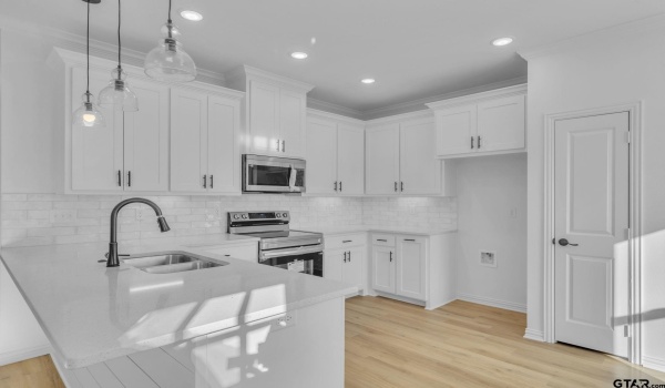 602 N Bois D Arc, Tyler, TX 75702, 3 Bedrooms Bedrooms, ,2 BathroomsBathrooms,Residential,For Sale,602 N Bois D Arc,25000130