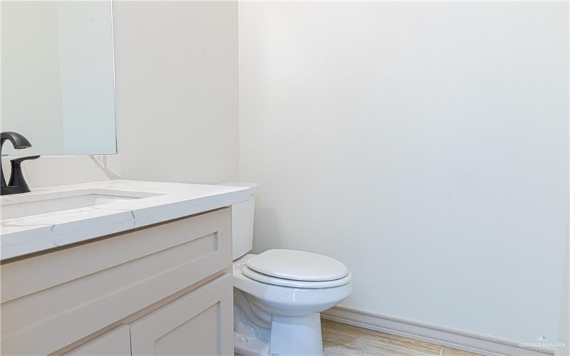 2336 N Peking Street, McAllen, TX 78501, 3 Bedrooms Bedrooms, ,2 BathroomsBathrooms,Residential,For Sale,2336 N Peking Street,466372