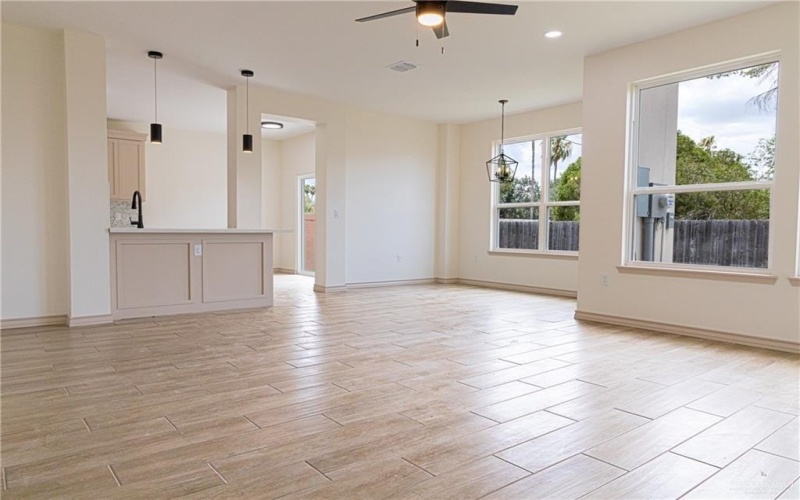 2336 N Peking Street, McAllen, TX 78501, 3 Bedrooms Bedrooms, ,2 BathroomsBathrooms,Residential,For Sale,2336 N Peking Street,466372