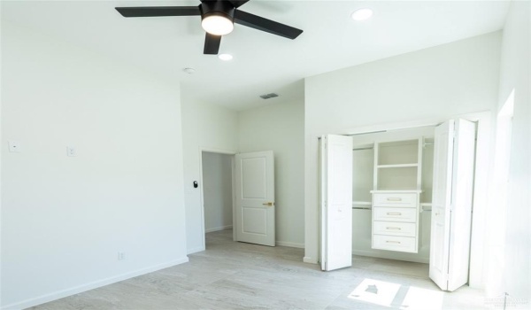 817 N Buxton Avenue, Edinburg, TX 78541, 4 Bedrooms Bedrooms, ,2 BathroomsBathrooms,Residential,For Sale,817 N Buxton Avenue,466524