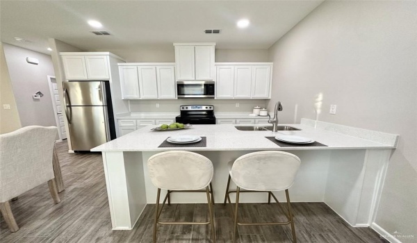 3302 Wolf Creek Avenue, McAllen, TX 78504, ,Residential Multi Family,For Sale,3302 Wolf Creek Avenue,466597