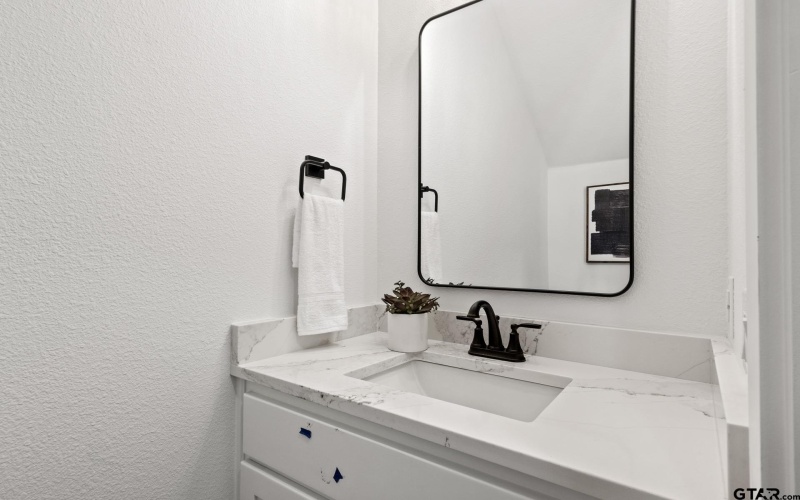 196 W 17th, Mount Pleasant, TX 75455, 3 Bedrooms Bedrooms, ,2 BathroomsBathrooms,Residential,For Sale,196 W 17th,25001701