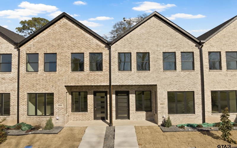 196 W 17th, Mount Pleasant, TX 75455, 3 Bedrooms Bedrooms, ,2 BathroomsBathrooms,Residential,For Sale,196 W 17th,25001701