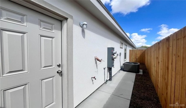 1308 Shavano Drive, Edinburg, TX 78541, ,Residential Multi Family,For Sale,1308 Shavano Drive,466603