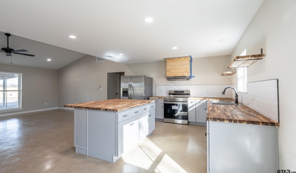 12107 Suite A CR 4404, LaRue, TX 75770, 3 Bedrooms Bedrooms, ,2 BathroomsBathrooms,Residential,For Sale,12107 Suite A CR 4404,25001733