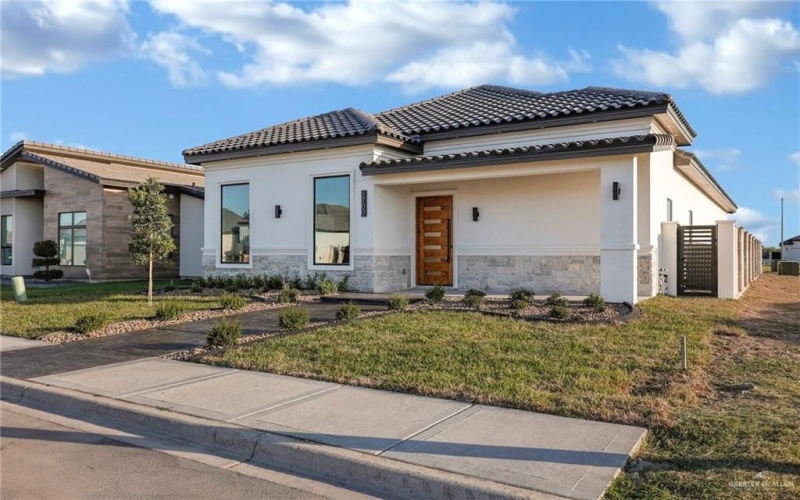 2700 W Chesterfield Avenue, Edinburg, TX 78539, 4 Bedrooms Bedrooms, ,3 BathroomsBathrooms,Residential,For Sale,2700 W Chesterfield Avenue,466616