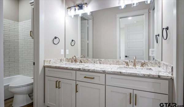 12181 Oak Grove Dr., Tyler, TX 75706, 4 Habitaciones Habitaciones , ,3 BañosBaños,Residential,En Venta,12181 Oak Grove Dr.,25001736