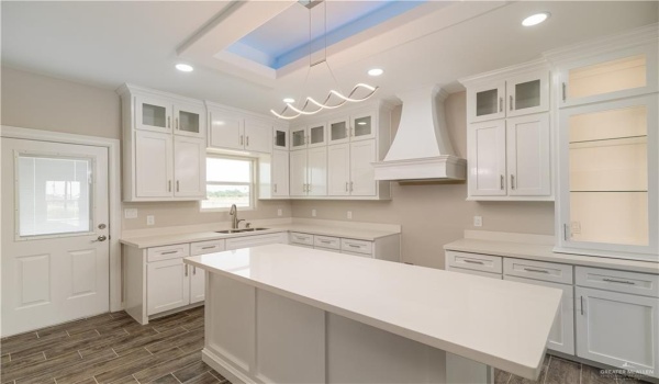 2326 Via Roma Road, Weslaco, TX 78596, 3 Bedrooms Bedrooms, ,2 BathroomsBathrooms,Residential,For Sale,2326 Via Roma Road,466761