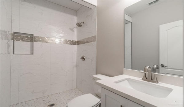 2326 Via Roma Road, Weslaco, TX 78596, 3 Bedrooms Bedrooms, ,2 BathroomsBathrooms,Residential,For Sale,2326 Via Roma Road,466761