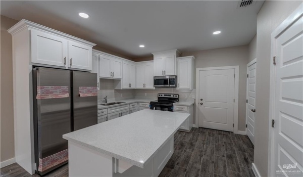 3021 Briggs Road, Weslaco, TX 78596, ,Residential Multi Family,En Venta,3021 Briggs Road,466855
