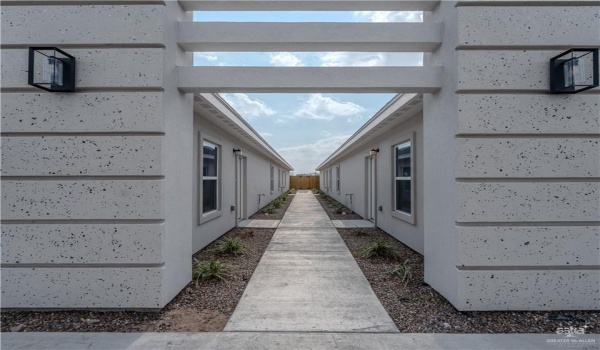 3021 Briggs Road, Weslaco, TX 78596, ,Residential Multi Family,En Venta,3021 Briggs Road,466855