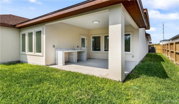 3000 N Alyna Avenue, Edinburg, TX 78541, 4 Bedrooms Bedrooms, ,2 BathroomsBathrooms,Residential,For Sale,3000 N Alyna Avenue,467057