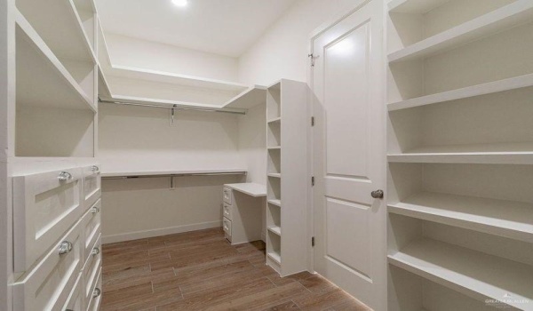 9905 N 24th Street, McAllen, TX 78504, 4 Bedrooms Bedrooms, ,3 BathroomsBathrooms,Residential,For Sale,9905 N 24th Street,467071