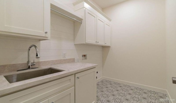 9905 N 24th Street, McAllen, TX 78504, 4 Bedrooms Bedrooms, ,3 BathroomsBathrooms,Residential,For Sale,9905 N 24th Street,467071