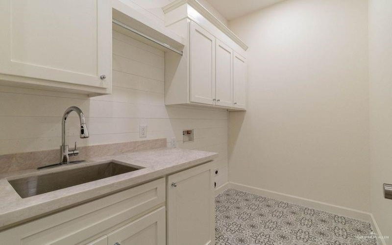 9905 N 24th Street, McAllen, TX 78504, 4 Bedrooms Bedrooms, ,3 BathroomsBathrooms,Residential,For Sale,9905 N 24th Street,467071