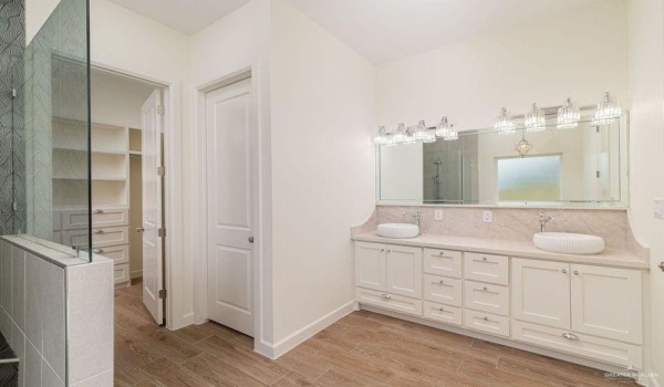9905 N 24th Street, McAllen, TX 78504, 4 Bedrooms Bedrooms, ,3 BathroomsBathrooms,Residential,For Sale,9905 N 24th Street,467071