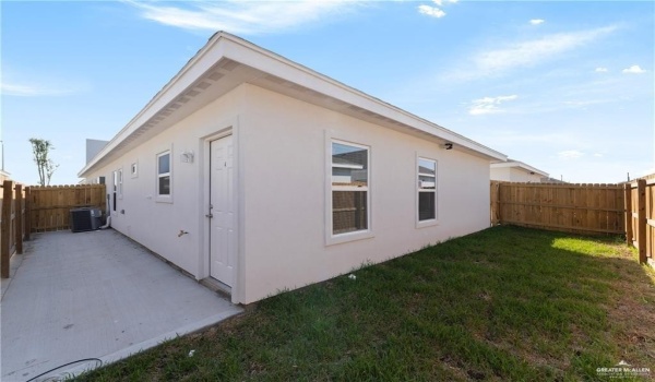 5800 Notre Dame Avenue #3, McAllen, TX 78504, 3 Bedrooms Bedrooms, ,2 BathroomsBathrooms,Residential Lease,For Rent,5800 Notre Dame Avenue,467189