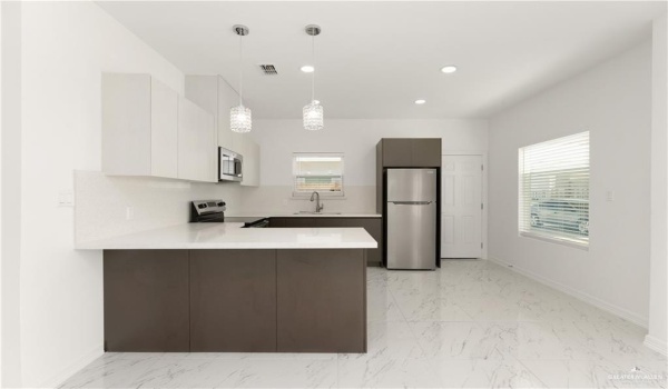 5800 Notre Dame Avenue #3, McAllen, TX 78504, 3 Bedrooms Bedrooms, ,2 BathroomsBathrooms,Residential Lease,For Rent,5800 Notre Dame Avenue,467189