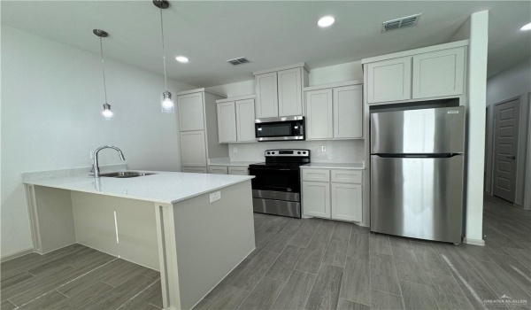 7802 N 58th Lane #3, Mission, TX 78573, 2 Bedrooms Bedrooms, ,2 BathroomsBathrooms,Residential Lease,For Rent,7802 N 58th Lane,467349