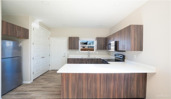 4116 Walnut Avenue #4, McAllen, TX 78501, 2 Bedrooms Bedrooms, ,2 BathroomsBathrooms,Residential Lease,For Rent,4116 Walnut Avenue,467439