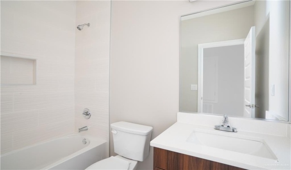 4116 Walnut Avenue #4, McAllen, TX 78501, 2 Bedrooms Bedrooms, ,2 BathroomsBathrooms,Residential Lease,For Rent,4116 Walnut Avenue,467439