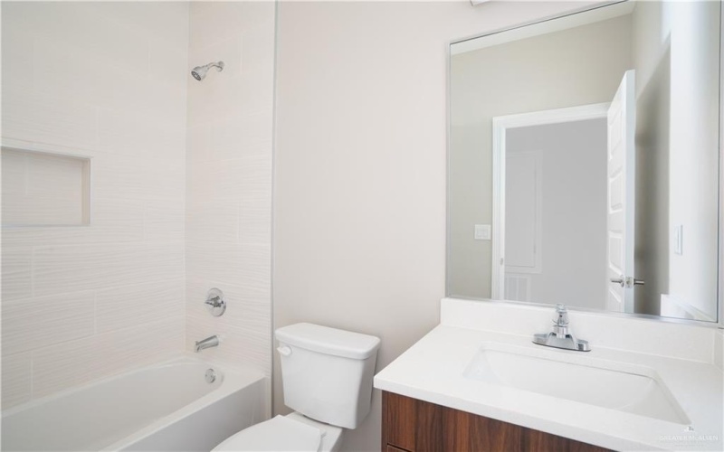 4116 Walnut Avenue #4, McAllen, TX 78501, 2 Bedrooms Bedrooms, ,2 BathroomsBathrooms,Residential Lease,For Rent,4116 Walnut Avenue,467439