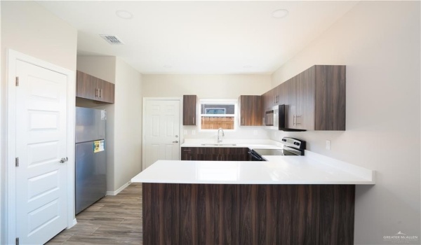 4116 Walnut Avenue #2, McAllen, TX 78501, 3 Habitaciones Habitaciones , ,2 BañosBaños,Residential Lease,En Alquiler,4116 Walnut Avenue,467440