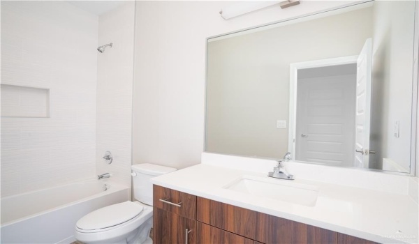 4116 Walnut Avenue #3, McAllen, TX 78501, 3 Bedrooms Bedrooms, ,2 BathroomsBathrooms,Residential Lease,For Rent,4116 Walnut Avenue,467442