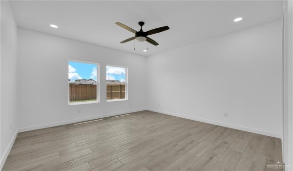 2117 Zinnia Street, Weslaco, TX 78596, 4 Bedrooms Bedrooms, ,2 BathroomsBathrooms,Residential,For Sale,2117 Zinnia Street,467849
