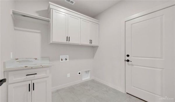2121 Zinnia Street, Weslaco, TX 78596, 3 Bedrooms Bedrooms, ,2 BathroomsBathrooms,Residential,For Sale,2121 Zinnia Street,467854
