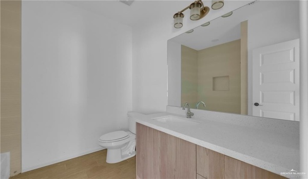4 Briggs Street #C, Weslaco, TX 78596, 2 Habitaciones Habitaciones , ,2 BañosBaños,Residential,En Venta,4 Briggs Street,467875