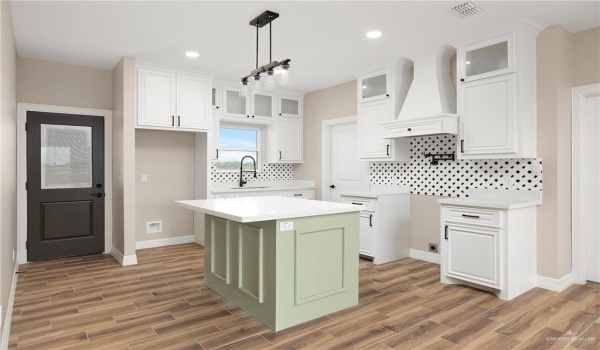 2262 Via Roma, Weslaco, TX 78596, 4 Bedrooms Bedrooms, ,2 BathroomsBathrooms,Residential,For Sale,2262 Via Roma,462073