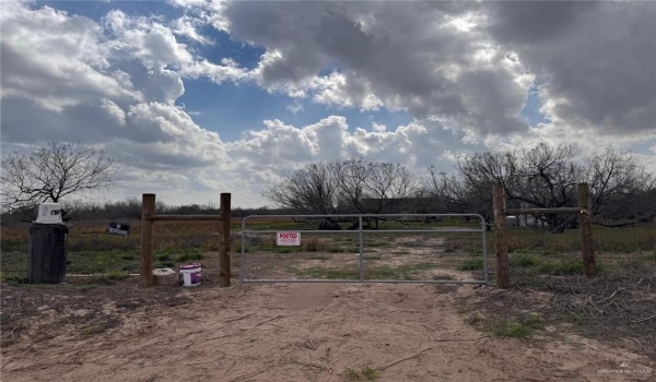 28163 Mile 17 1/2 Trail, McAllen, TX 78541, 4 Bedrooms Bedrooms, ,2 BathroomsBathrooms,Residential,For Sale,28163 Mile 17 1/2 Trail,462125