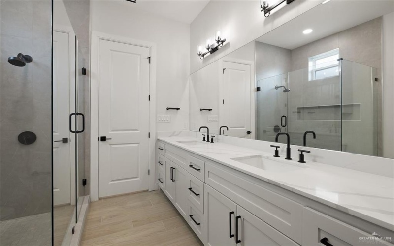 1717 S Middleton Street, Edinburg, TX 78539, 4 Bedrooms Bedrooms, ,3 BathroomsBathrooms,Residential,For Sale,1717 S Middleton Street,467956