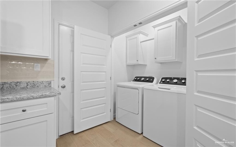 805 N Blair Avenue #4, Edinburg, TX 78541, 3 Bedrooms Bedrooms, ,2 BathroomsBathrooms,Residential Lease,For Rent,805 N Blair Avenue,463354