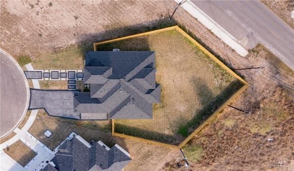 816 Spring Drive, Mission, TX 78573, 3 Bedrooms Bedrooms, ,2 BathroomsBathrooms,Residential,For Sale,816 Spring Drive,464670