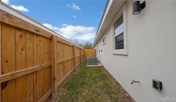 3513 S Dominique Street #1, Pharr, TX 78577, 3 Bedrooms Bedrooms, ,2 BathroomsBathrooms,Residential Lease,For Rent,3513 S Dominique Street,463367